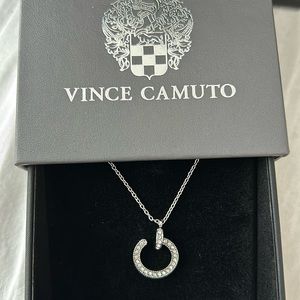 ✨NWT HP 🎉VINCE CAMUTO NECKLACE ✨